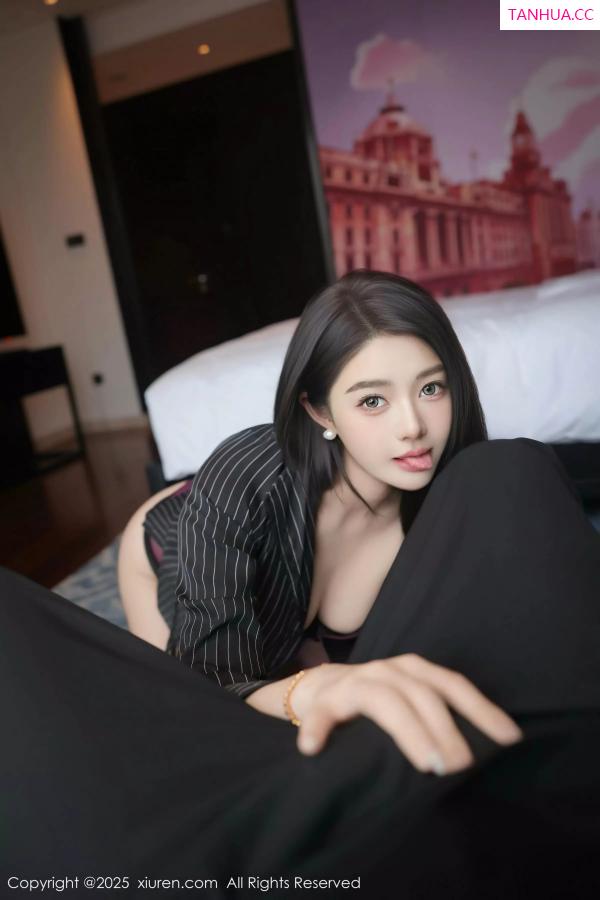   [XiuRen]高清写真图 2025.03.21 No.10053 Candy糖糖 紫色丝袜第22张图片